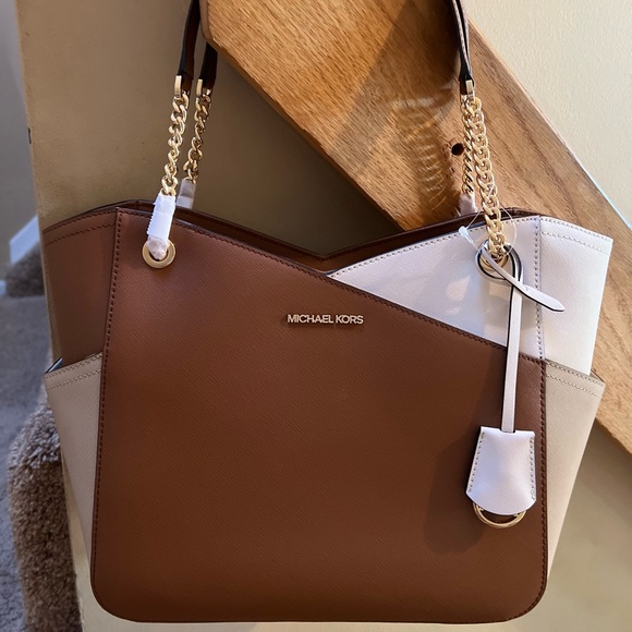 Michael Kors Handbags - NWT Michael Kors Jet Set Multi Large Chain Tote $428